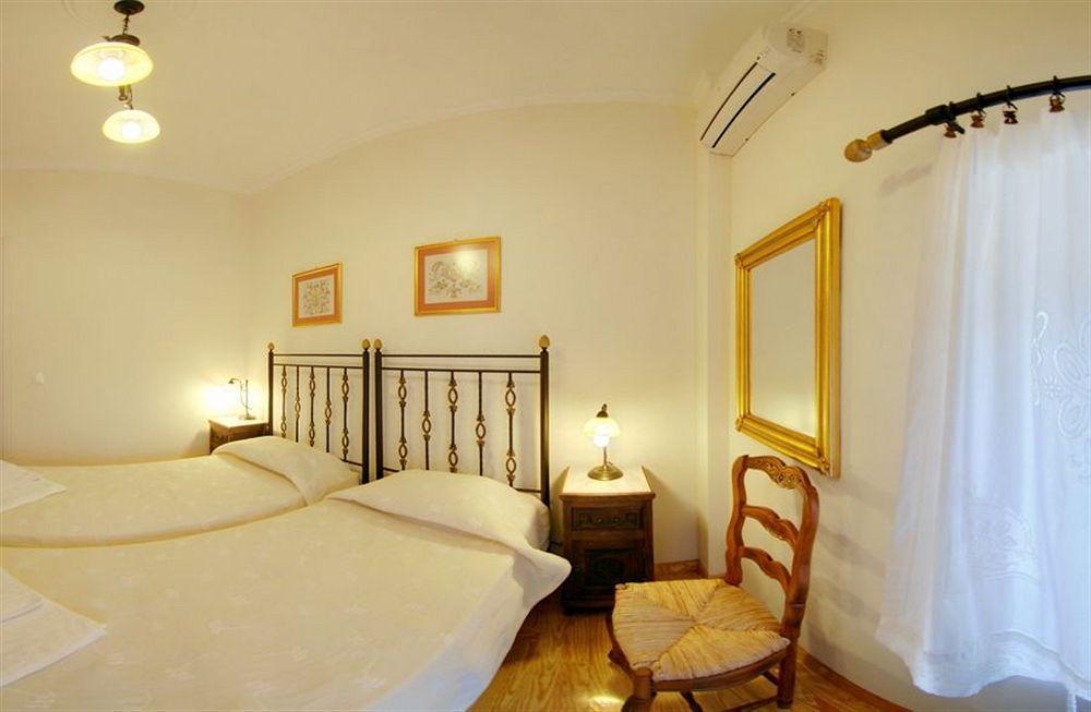 Agallis Corfu * Sokrákion