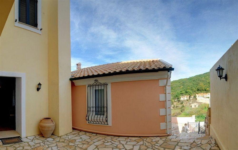 Agallis Corfu * Σωκράκι